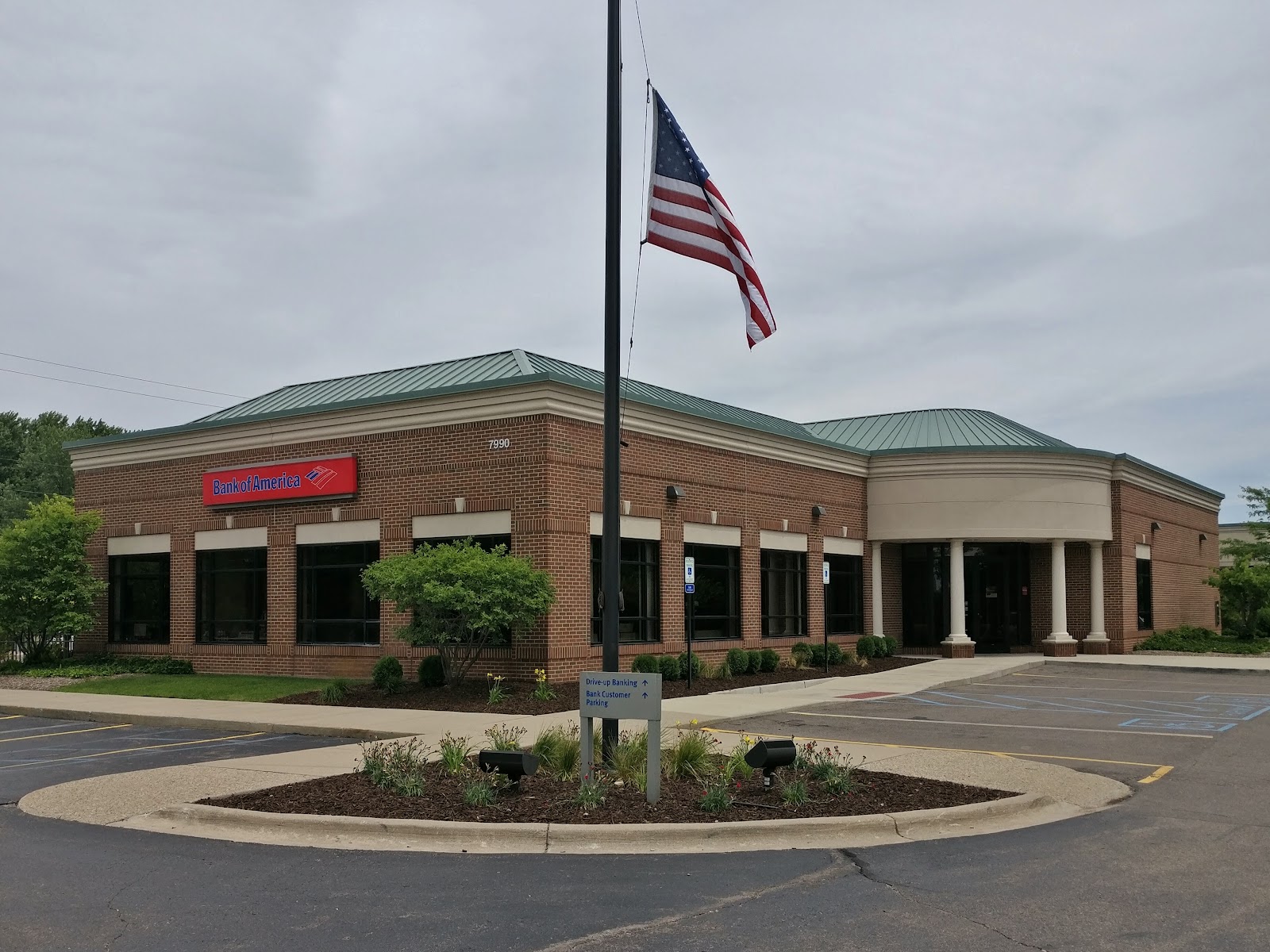 Bank of America (with Drive-thru ATM) — photo